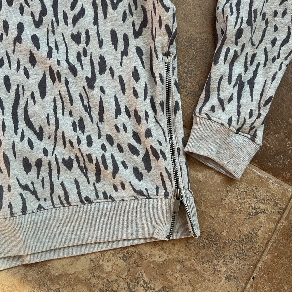 Rails Marlo Gray Abstract Cheetah Pullover Sweate… - image 3